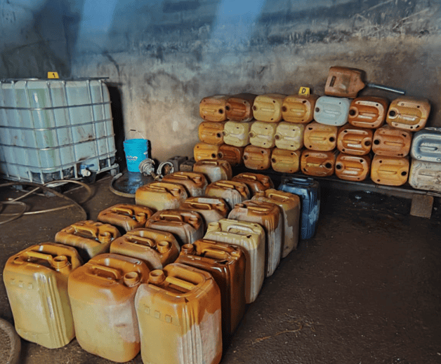 FGR asegura 6 mil litros de hidrocarburo en cateos en Tamaulipas FGR asegura 6 mil litros de hidrocarburo en cateos en Tamaulipas
