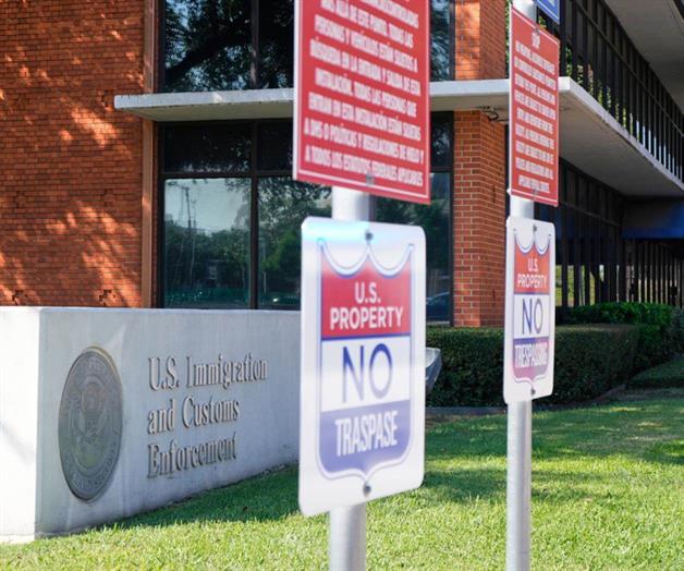 Hombre mexicano fallece en tiroteo de oficina de inmigración en Dallas Hombre mexicano fallece en tiroteo de oficina de inmigración en Dallas