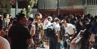 Padres y alumnos se inconforman por tardanza en abrir portón de escuela de Río Bravo