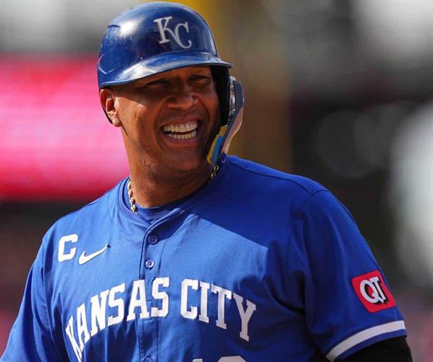 Salvador Pérez volvería en 2026 con Reales, que buscarán playoffs tras marca de 82-80