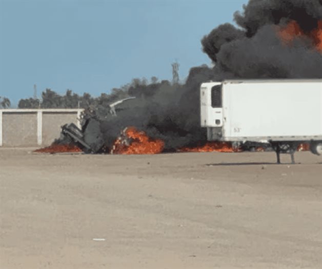 Explota pipa con di&eacute;sel en Los Mochis; el conductor muri&oacute; calcinado