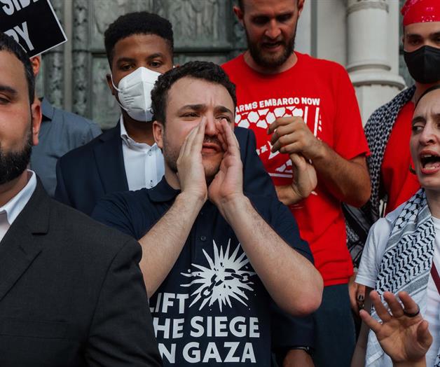 Es inconstitucional deportar a no ciudadanos por protestar contra guerra en Gaza: Juez