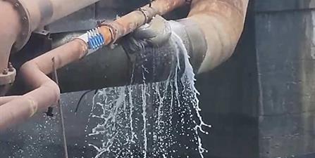 Dos fugas de agua por más de ...¡una década!