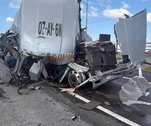 Carreterazo entre dos tractocamiones en la Reynosa-Monterrey deja un lesionado Carreterazo entre dos tractocamiones en la Reynosa-Monterrey deja un lesionado