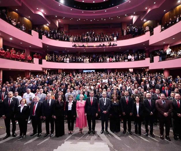 Asiste Nataly a informe de gobernador Asiste Nataly a informe de gobernador