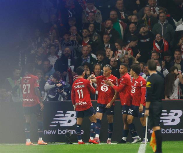 Mbappe observa a su hermano menor anotar un gran gol para el Lille contra el PSG Mbappe observa a su hermano menor anotar un gran gol para el Lille contra el PSG