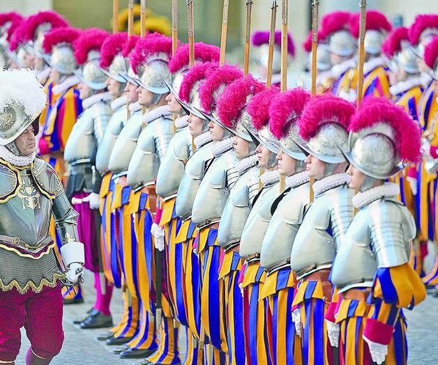 Aporta Papa su carisma en juramento de Guardia Suiza Aporta Papa su carisma en juramento de Guardia Suiza