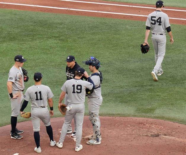 Yankees regresan a casa al borde de la eliminación tras dos derrotas consecutivas en Toronto Yankees regresan a casa al borde de la eliminación tras dos derrotas consecutivas en Toronto