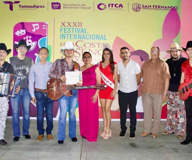 Grupo "El Contrato" llena de ritmo y alegría Grupo "El Contrato" llena de ritmo y alegría