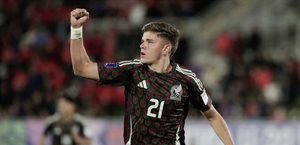 México golea y elimina a Chile para avanzar a cuartos del Mundial