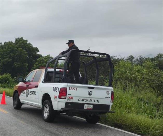 Guardia Estatal localiza camioneta abandonada con armas y droga en El Mante Guardia Estatal localiza camioneta abandonada con armas y droga en El Mante