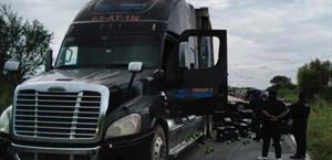 Tráiler cargado con chile morrón sufre accidente en carretera Victoria-Matamoros