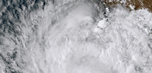 Huracán Priscilla se degrada a categoría 1 y avanza hacia Baja California Sur