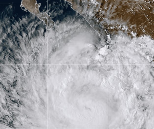 Huracán Priscilla se degrada a categoría 1 y avanza hacia Baja California Sur Huracán Priscilla se degrada a categoría 1 y avanza hacia Baja California Sur