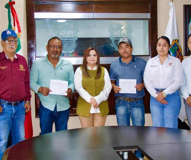 Alcaldesa entrega apoyos para mejorar comunidades Alcaldesa entrega apoyos para mejorar comunidades
