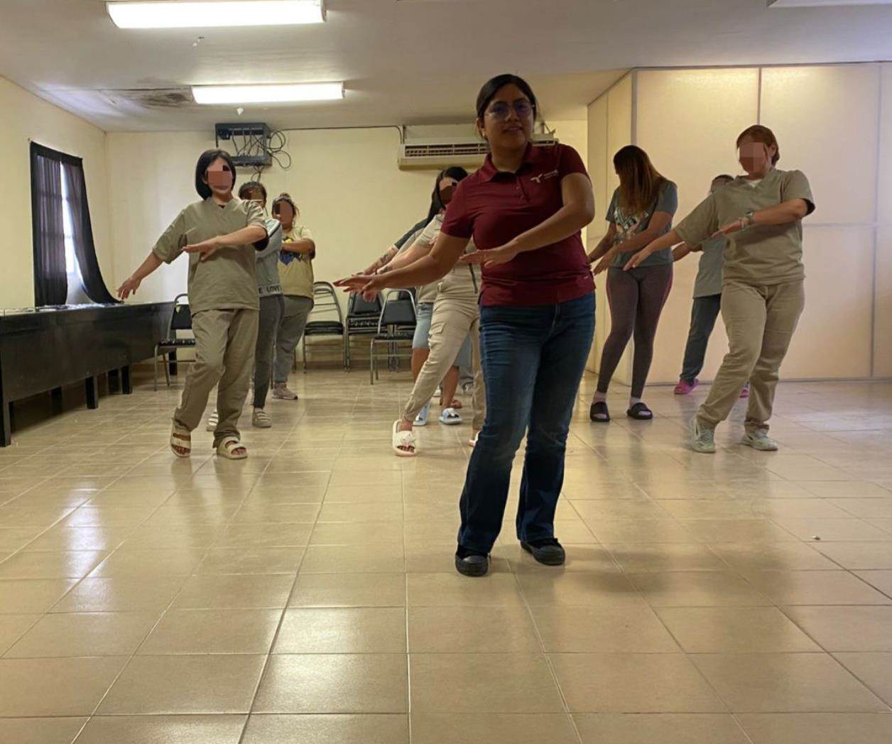 Se alistan para el concurso de un baile penitenciario