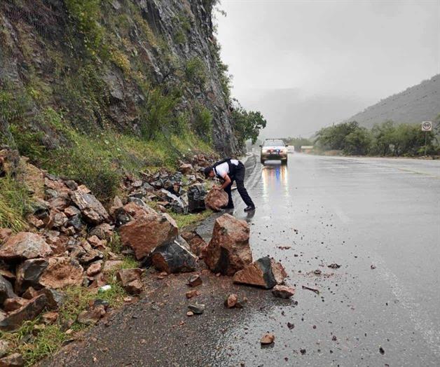 Alertan de deslaves en carreteras del estado debido a las lluvias