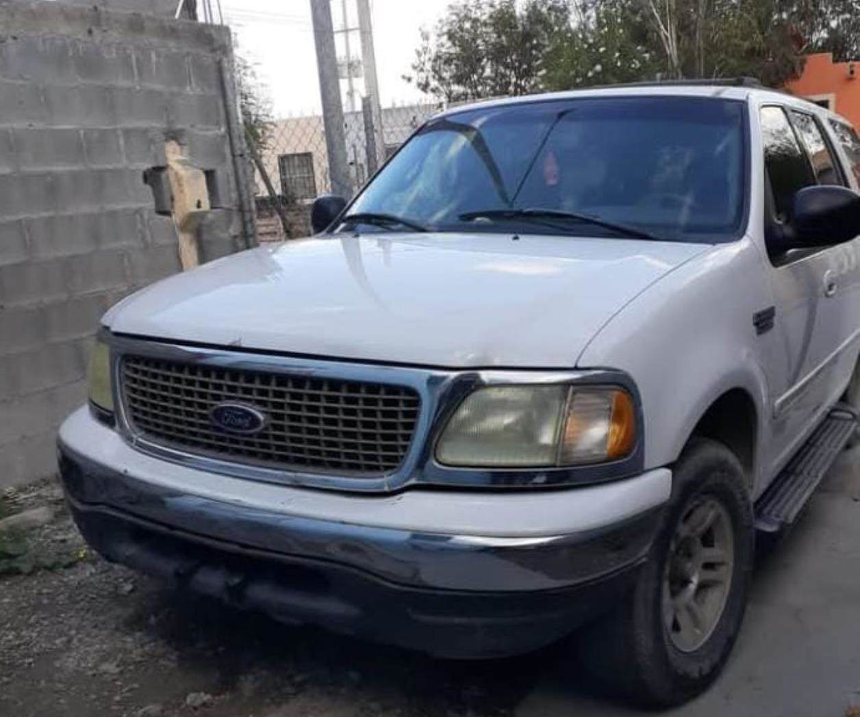Sufre despojo de auto al estilo de una película