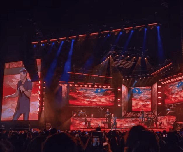 Chayanne deslumbra en el Palacio de los Deportes Chayanne deslumbra en el Palacio de los Deportes