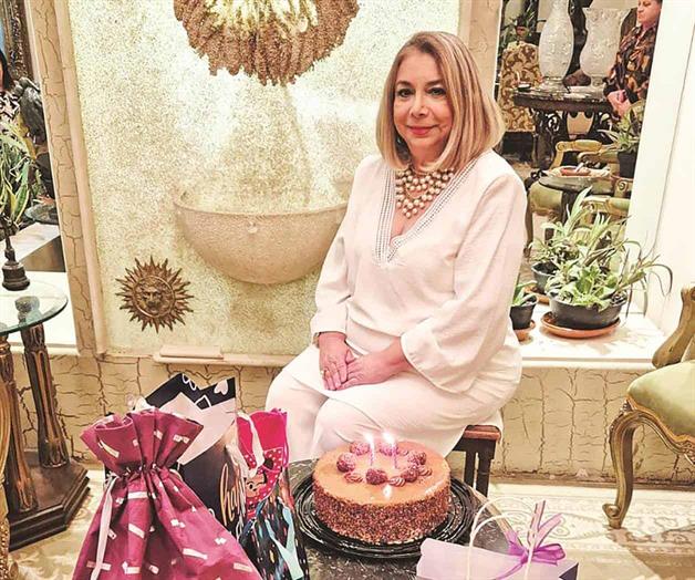 Ana María comparte amena tarde con amigas Ana María comparte amena tarde con amigas