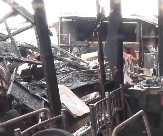 Incendio consume dos casas rodantes Incendio consume dos casas rodantes