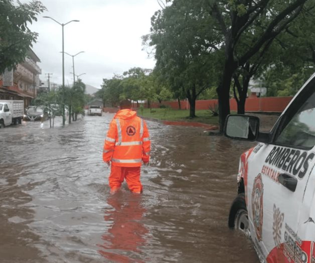 Por tormenta tropical Raymond suspenden clases en Colima y Jalisco Por tormenta tropical Raymond suspenden clases en Colima y Jalisco