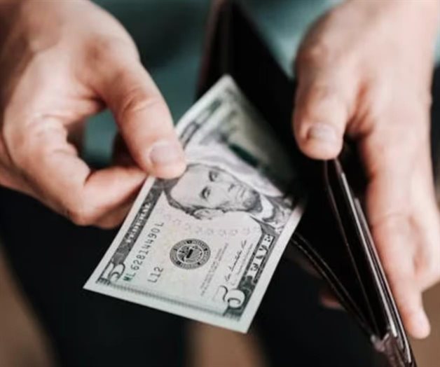 Peso pierde terreno frente al dólar en octubre Peso pierde terreno frente al dólar en octubre