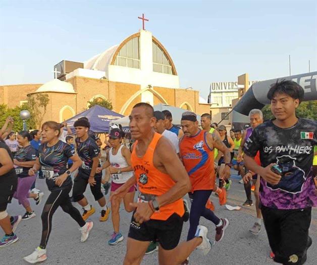 Realizan carrera contra el cáncer Realizan carrera contra el cáncer