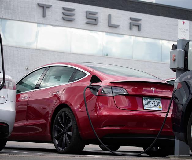 Investiga EU a Tesla tras más accidentes Investiga EU a Tesla tras más accidentes