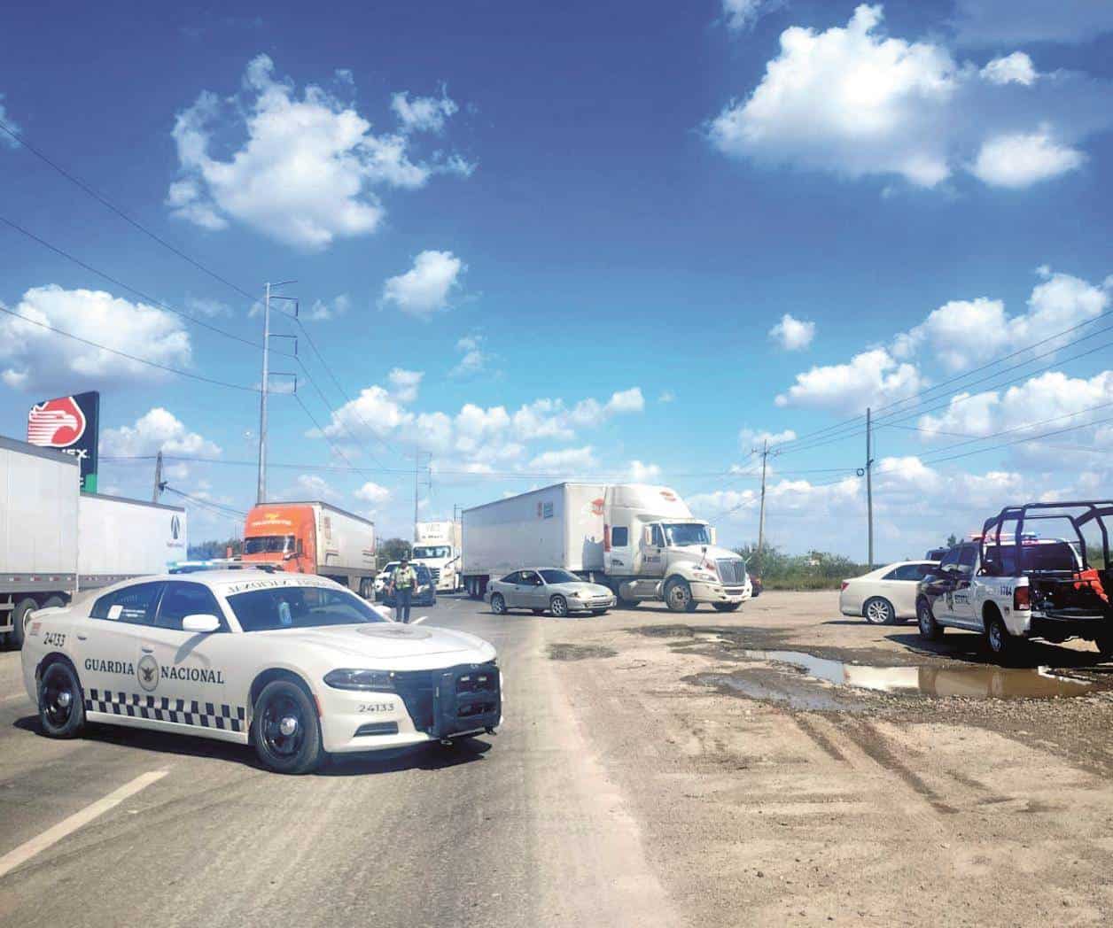 Cierran la carretera por derrame de combustible