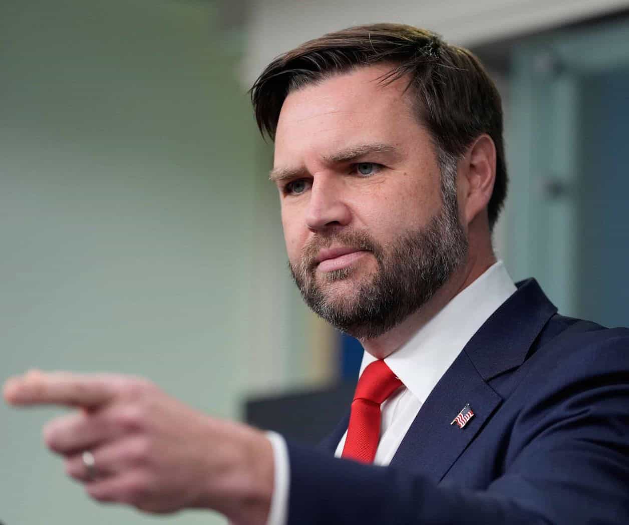 Advierte JD Vance de ‘dolorosos’ despidos