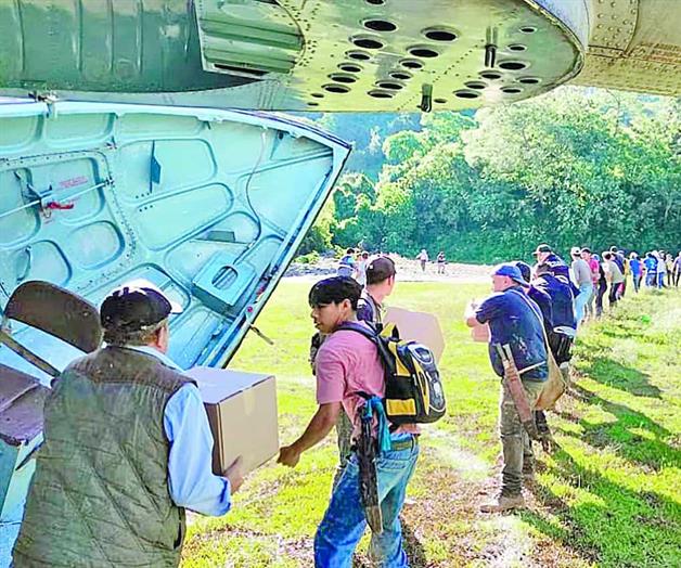 Lleva FAM ayuda y rescata maestros