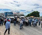 Productores agrícolas bloquean la carretera Victoria-Matamoros