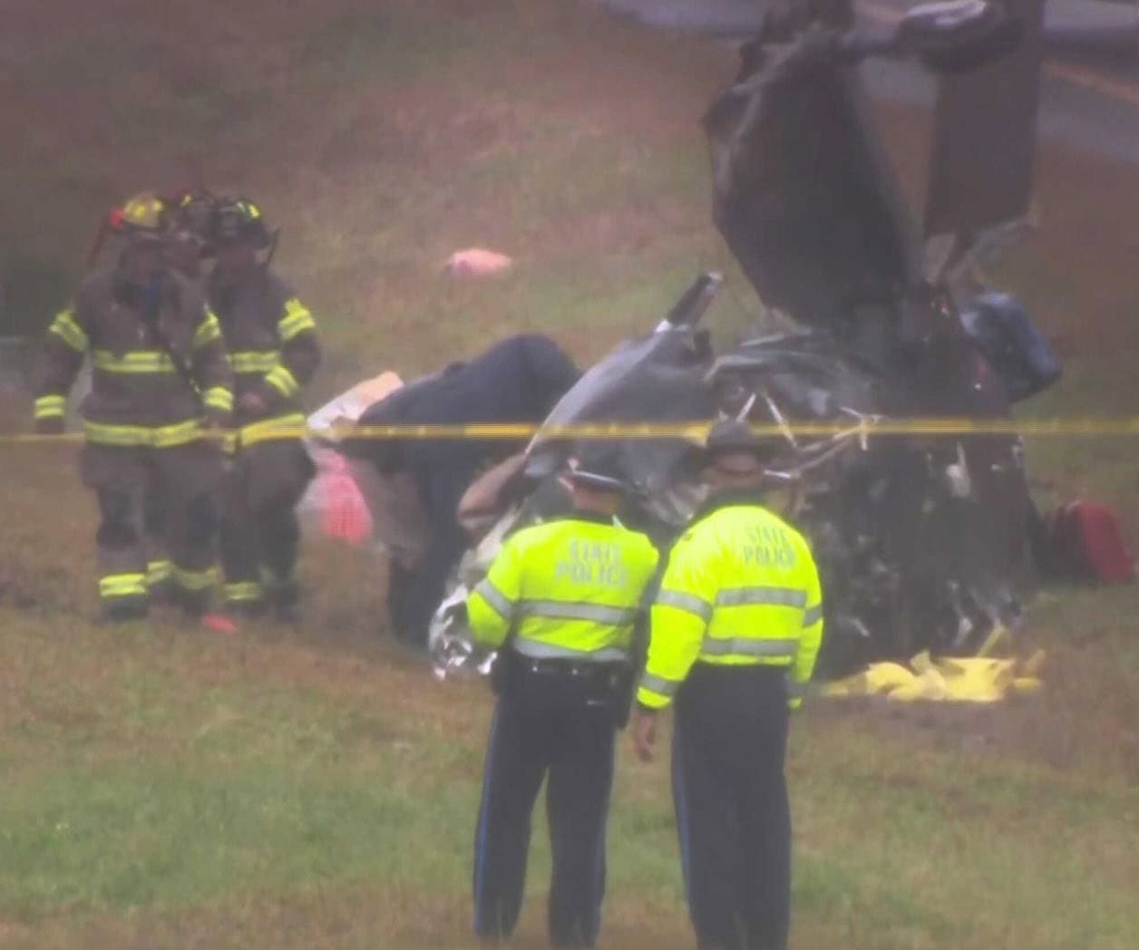 Cae avioneta sobre carretera de Massachusetts; mueren 2