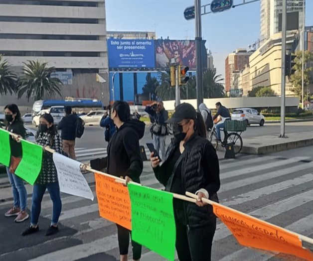 SAT niega amenazas contra trabajadores que se manifiestan SAT niega amenazas contra trabajadores que se manifiestan