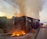 Se incendia camión cargado con tomate en la carretera Victoria-Matamoros