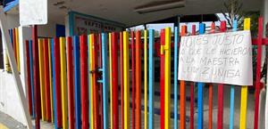 Cierran con candados la escuela para niños