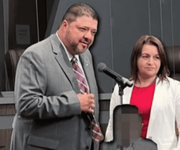 Liberan bajo fianza a comisionado y esposa Liberan bajo fianza a comisionado y esposa