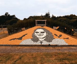 Emotivo mural de calabazas de Ozzy Osbourne sorprende en granja inglesa