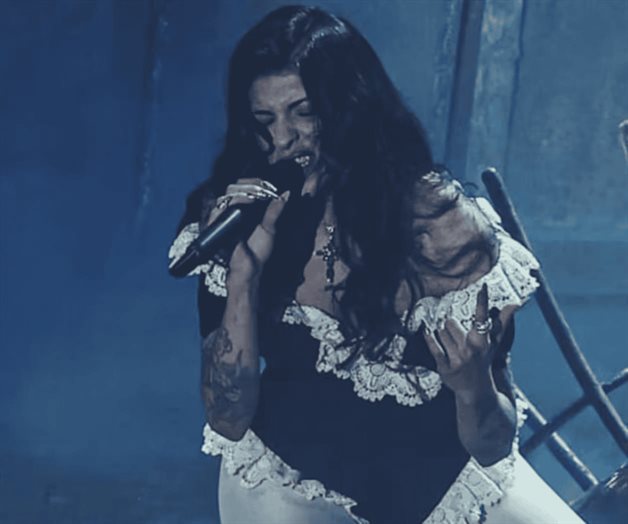 Cazzu le responde a Nodal durante concierto en México