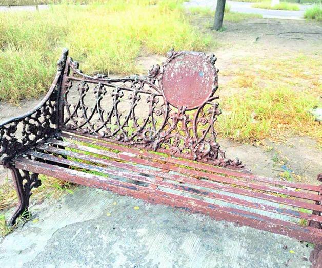 Urgen al municipio rescate las plazas en abandono total Urgen al municipio rescate las plazas en abandono total