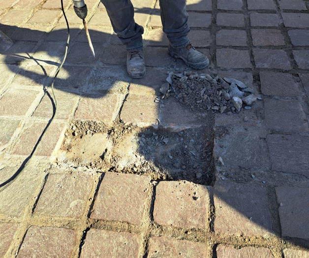 Aflora mala calidad del adoquinado en el centro