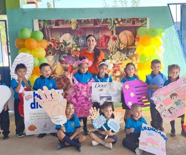 Realizan caminata por vida saludable