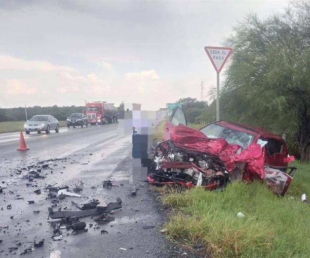 Mueren cinco personas en choque en carretera Zaragoza-Monterrey Mueren cinco personas en choque en carretera Zaragoza-Monterrey