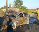 Atienden bomberos incendio de vehículo