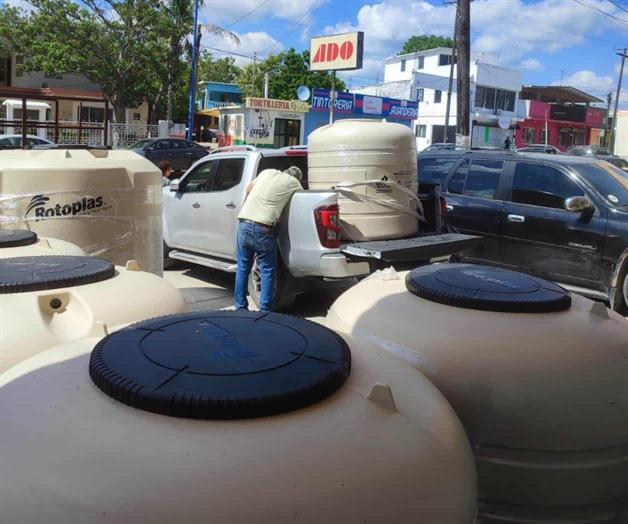 Entrega ONAPAFA tinacos a familias Entrega ONAPAFA tinacos a familias