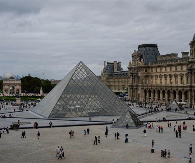 Robo de joyas históricas en el Louvre conmociona a Francia Robo de joyas históricas en el Louvre conmociona a Francia