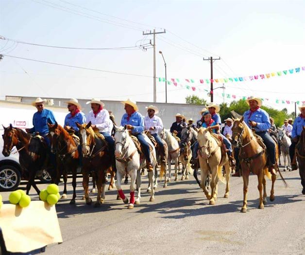 Baile y cabalgata en festejos de Miguel Alemán Baile y cabalgata en festejos de Miguel Alemán