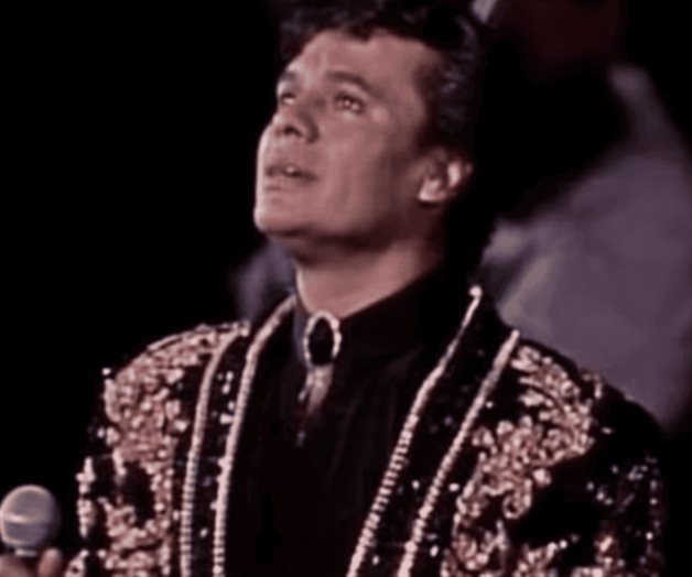 Concierto de Juan Gabriel en Bellas Artes se proyectar&aacute; en el Z&oacute;calo