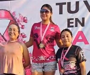Impulsan prevención contra cáncer y hacen deporte